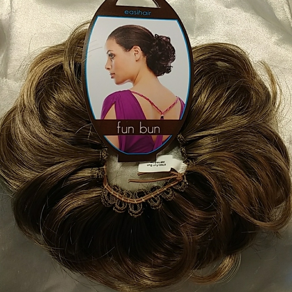 Fun Bun by Easihair in Eclair 676A NWT